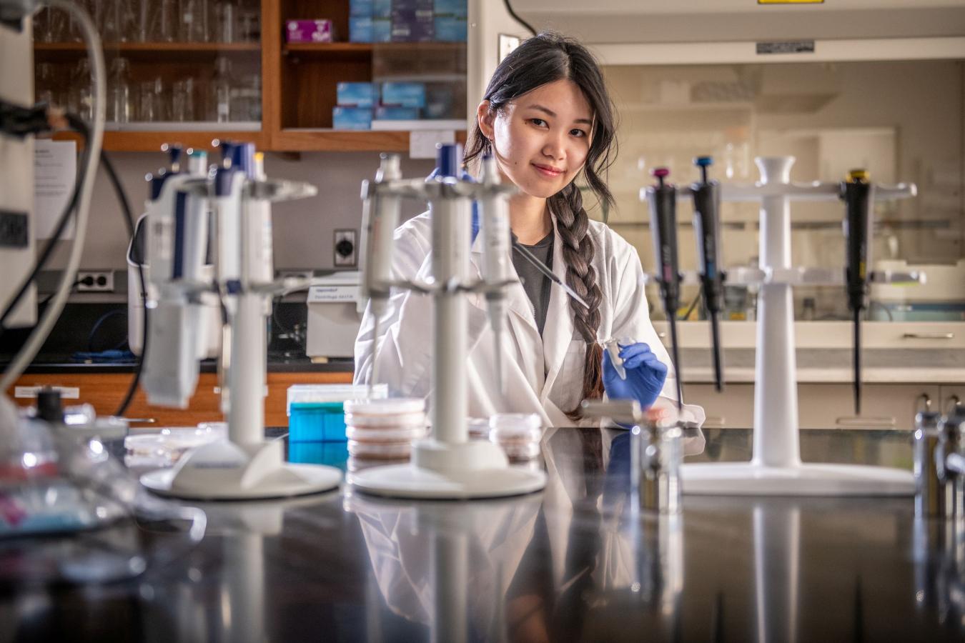 AGNR student in a lab